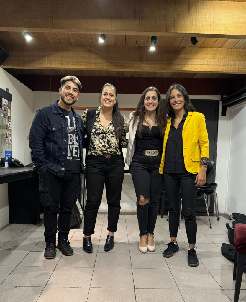 Claudio Diverso - Diana Ramundey - Sofía Ramundey - Ximena Bouso
Mercado de la Musica 2024
23 de Mayo - Sala Zitarrosa